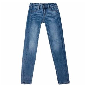 AMERICAN EAGLE OUTFITTERS — SUPER STRETCH SKINNY JEANS, MID WASH, US 00 REGULAR